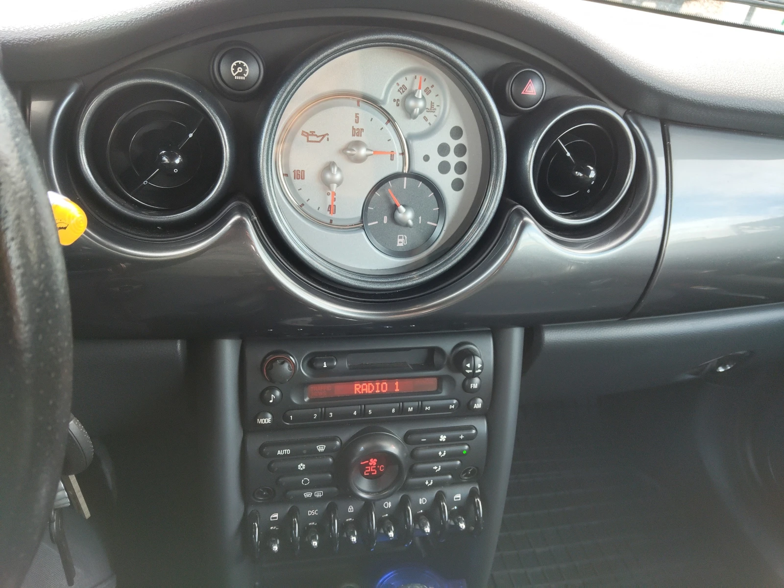 Mini Cooper cabrio 1, 6i 116ps SIDEWALK, снимка 12 - Автомобили и джипове - 53737313