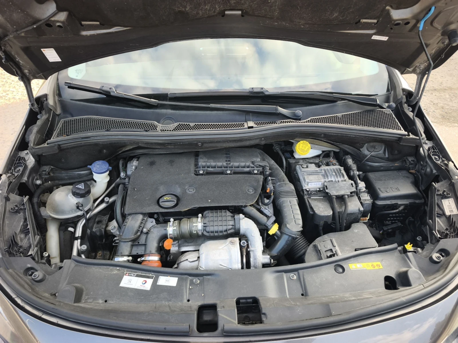 Peugeot 2008 1.6HDI 120kc ALURRE NEW !!!, снимка 13 - Автомобили и джипове - 53976186