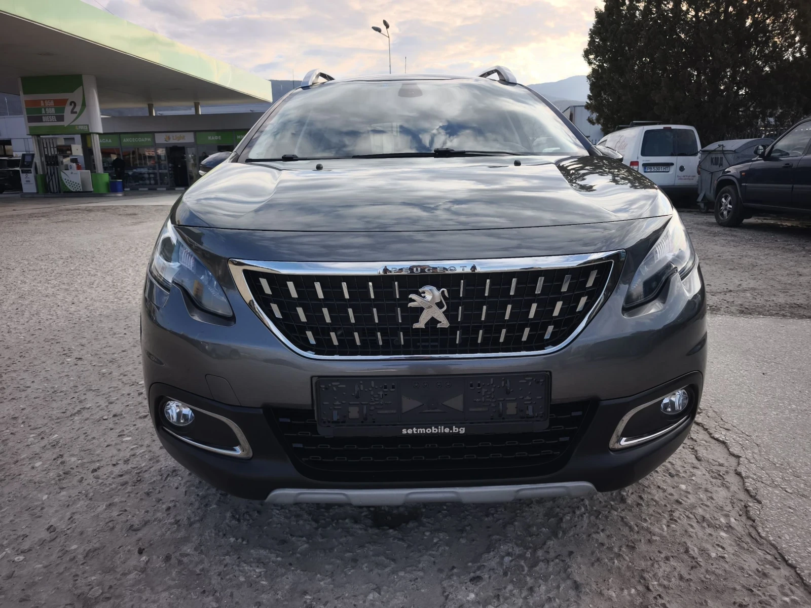 Peugeot 2008 1.6HDI 120kc ALURRE NEW !!!, снимка 2 - Автомобили и джипове - 53976186