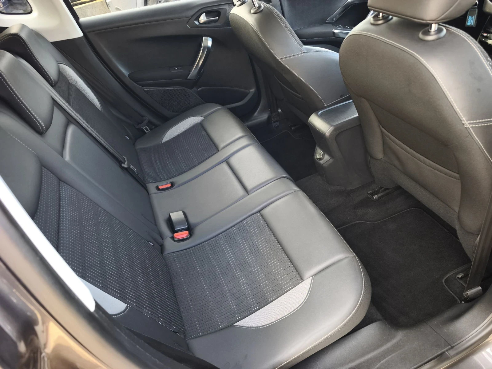 Peugeot 2008 1.6HDI 120kc ALURRE NEW !!!, снимка 10 - Автомобили и джипове - 53976186