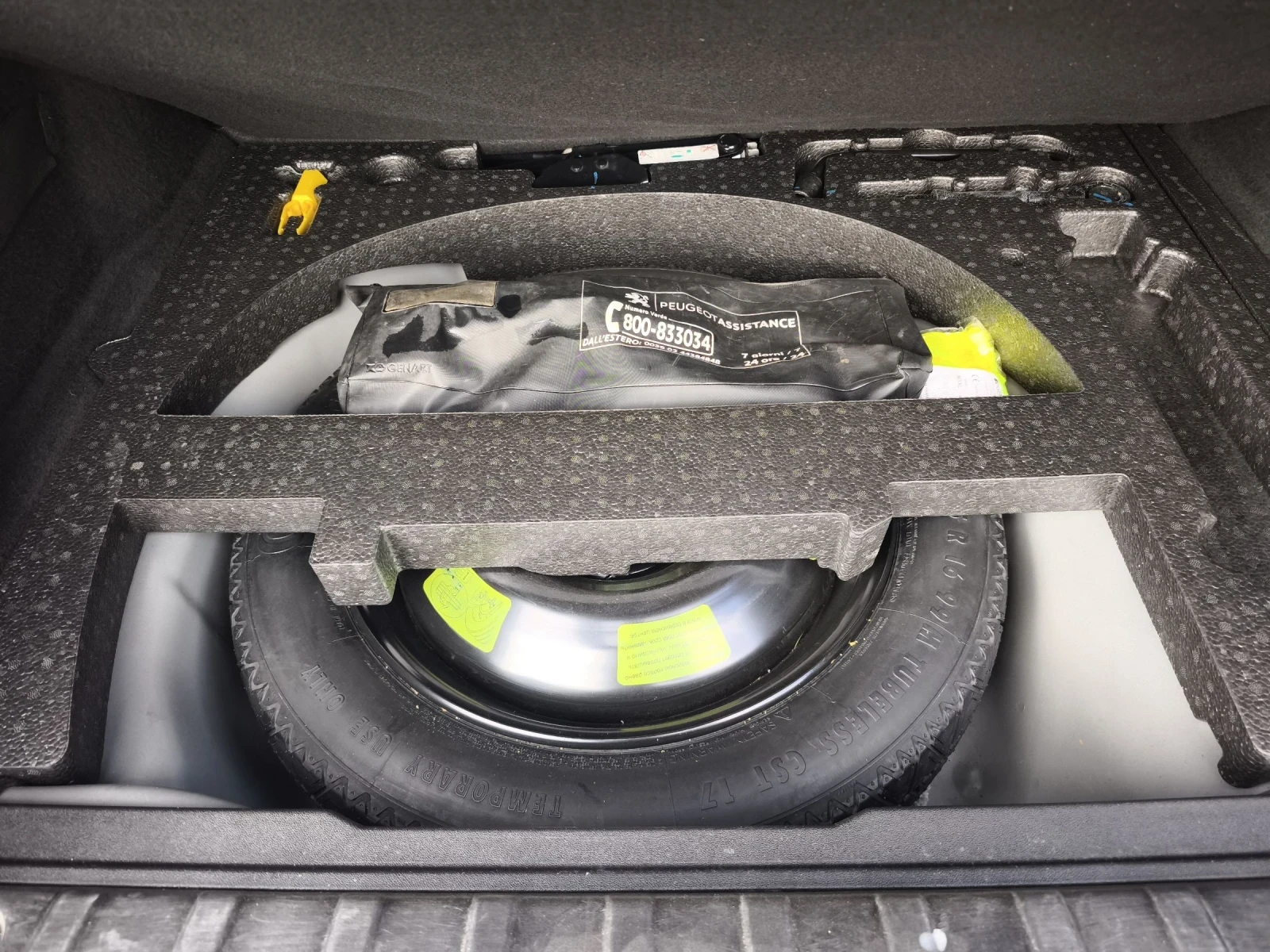 Peugeot 2008 1.6HDI 120kc ALURRE NEW !!!, снимка 12 - Автомобили и джипове - 53976186