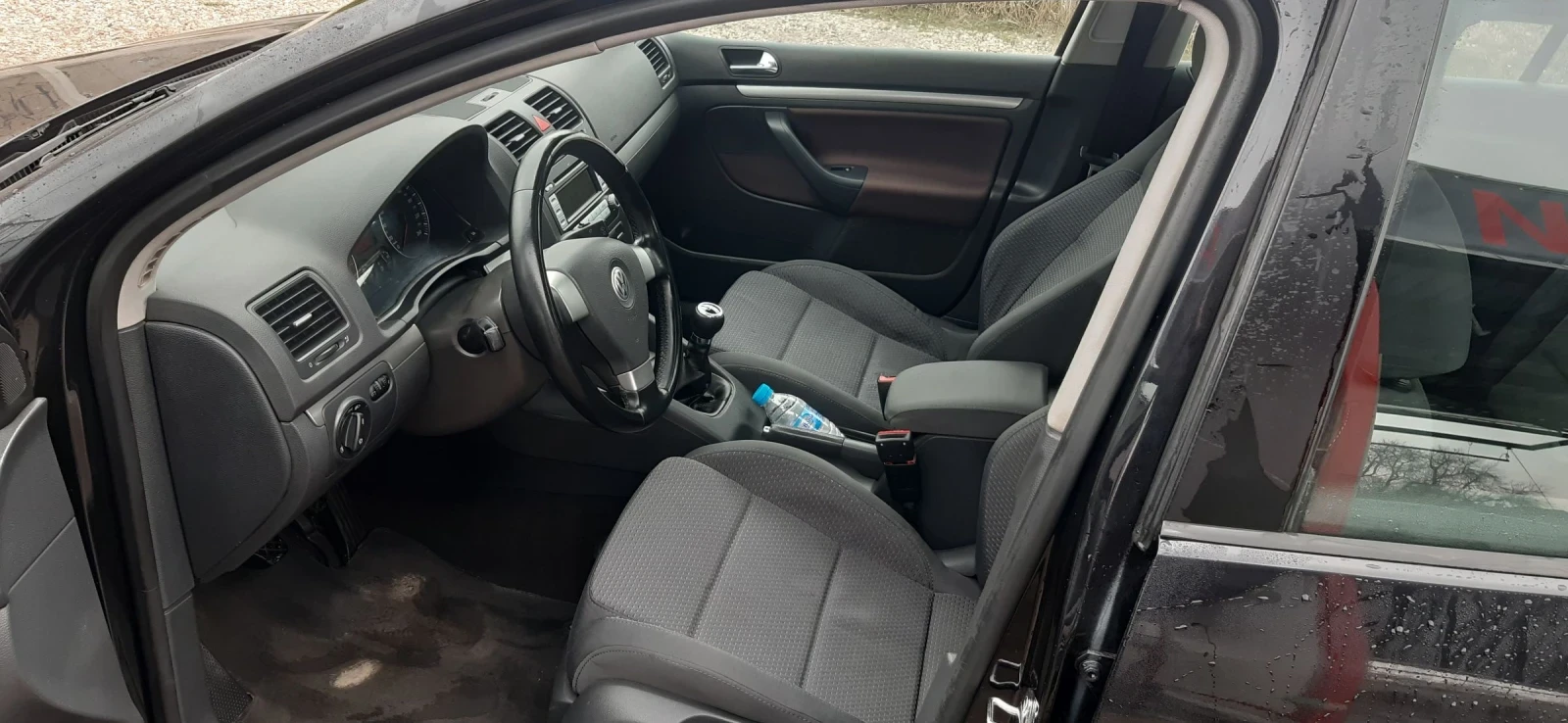 VW Golf 1.6, снимка 6 - Автомобили и джипове - 54114604