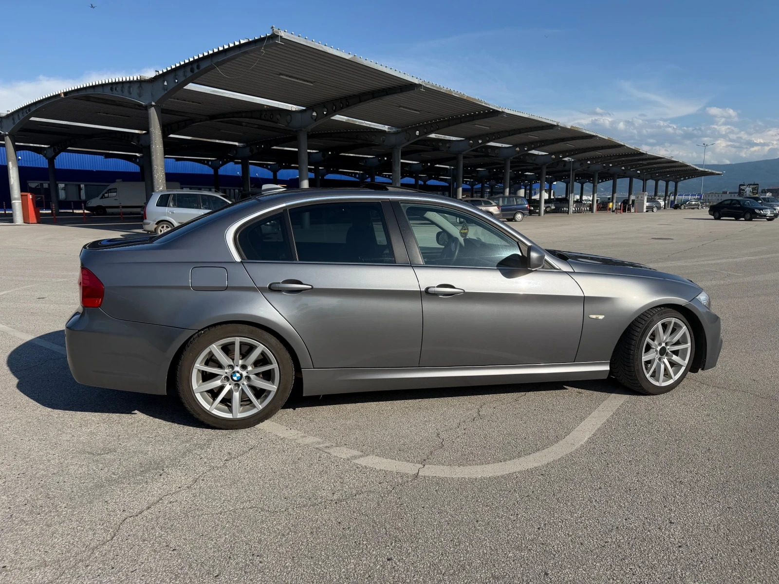 BMW 330 3.0D Facelift , снимка 3 - Автомобили и джипове - 54760933