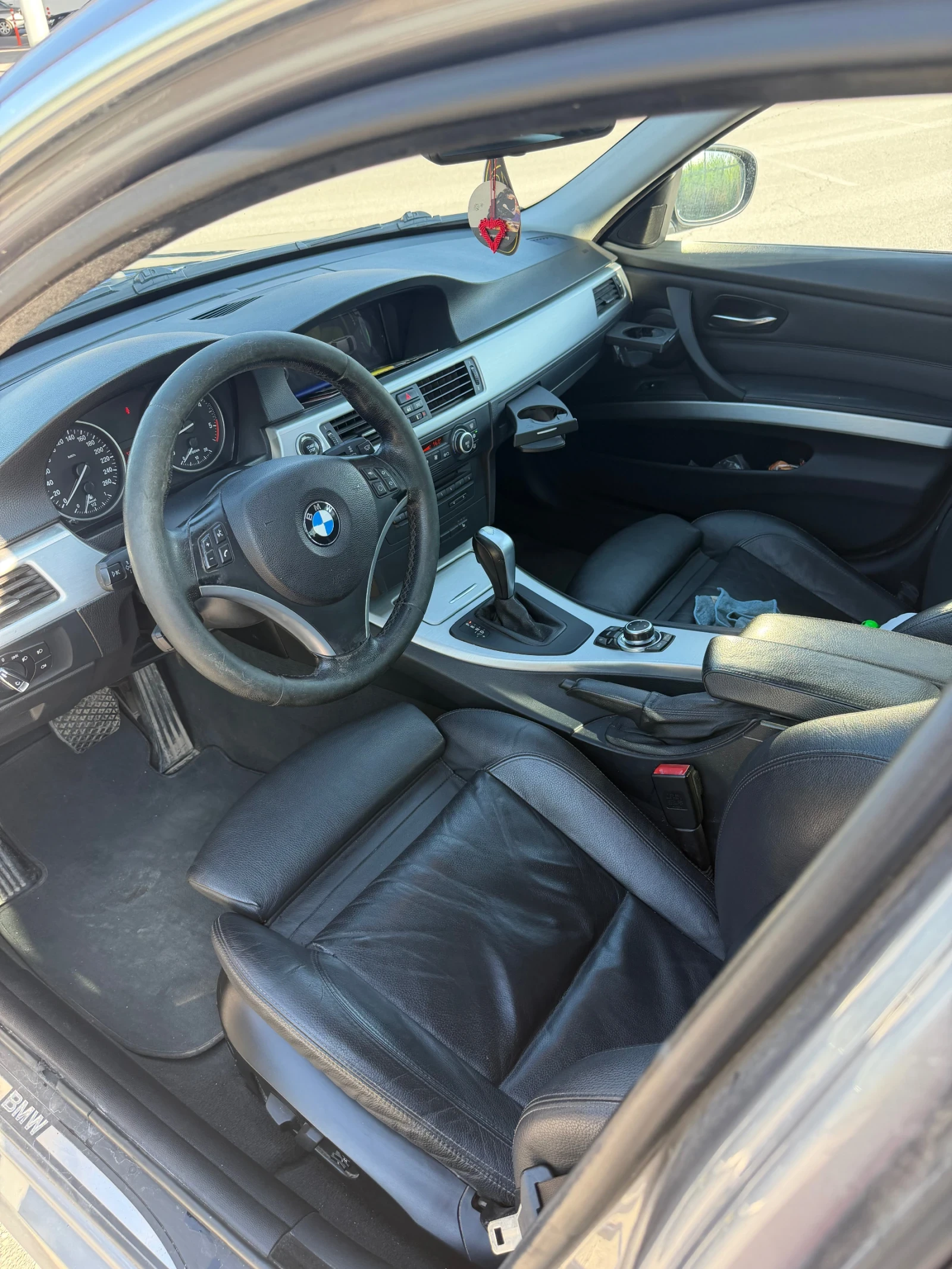 BMW 330 3.0D Facelift , снимка 9 - Автомобили и джипове - 54760933