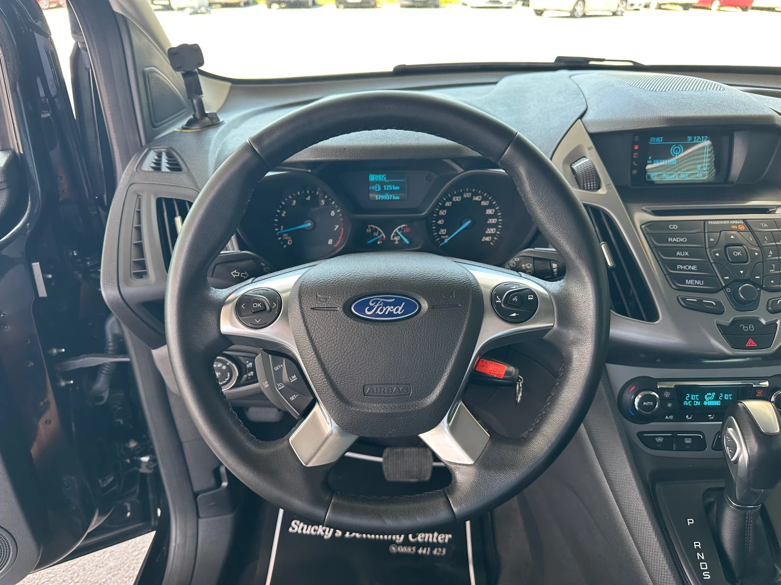 Ford Tourneo Connect 1.6 EcoBoost Автоматик 7 местен, снимка 11 - Автомобили и джипове - 54801102
