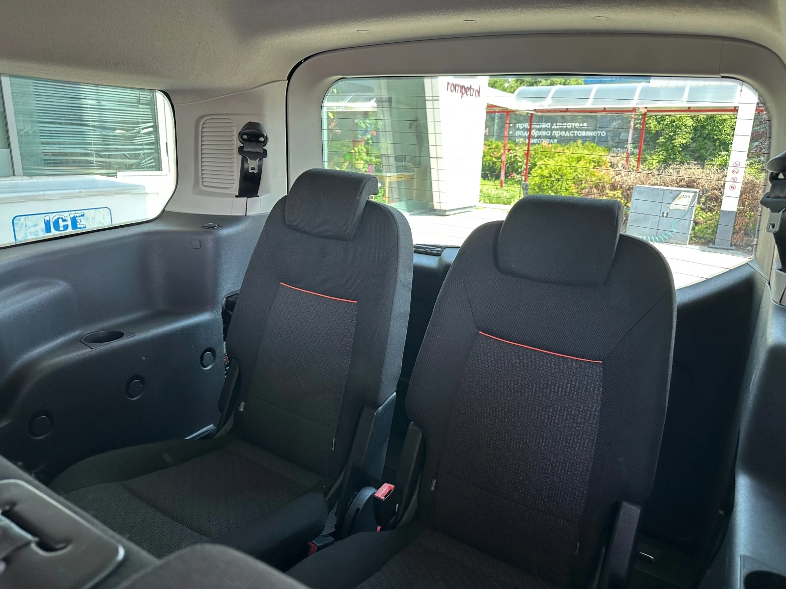 Ford Tourneo Connect 1.6 EcoBoost Автоматик 7 местен, снимка 6 - Автомобили и джипове - 54801102