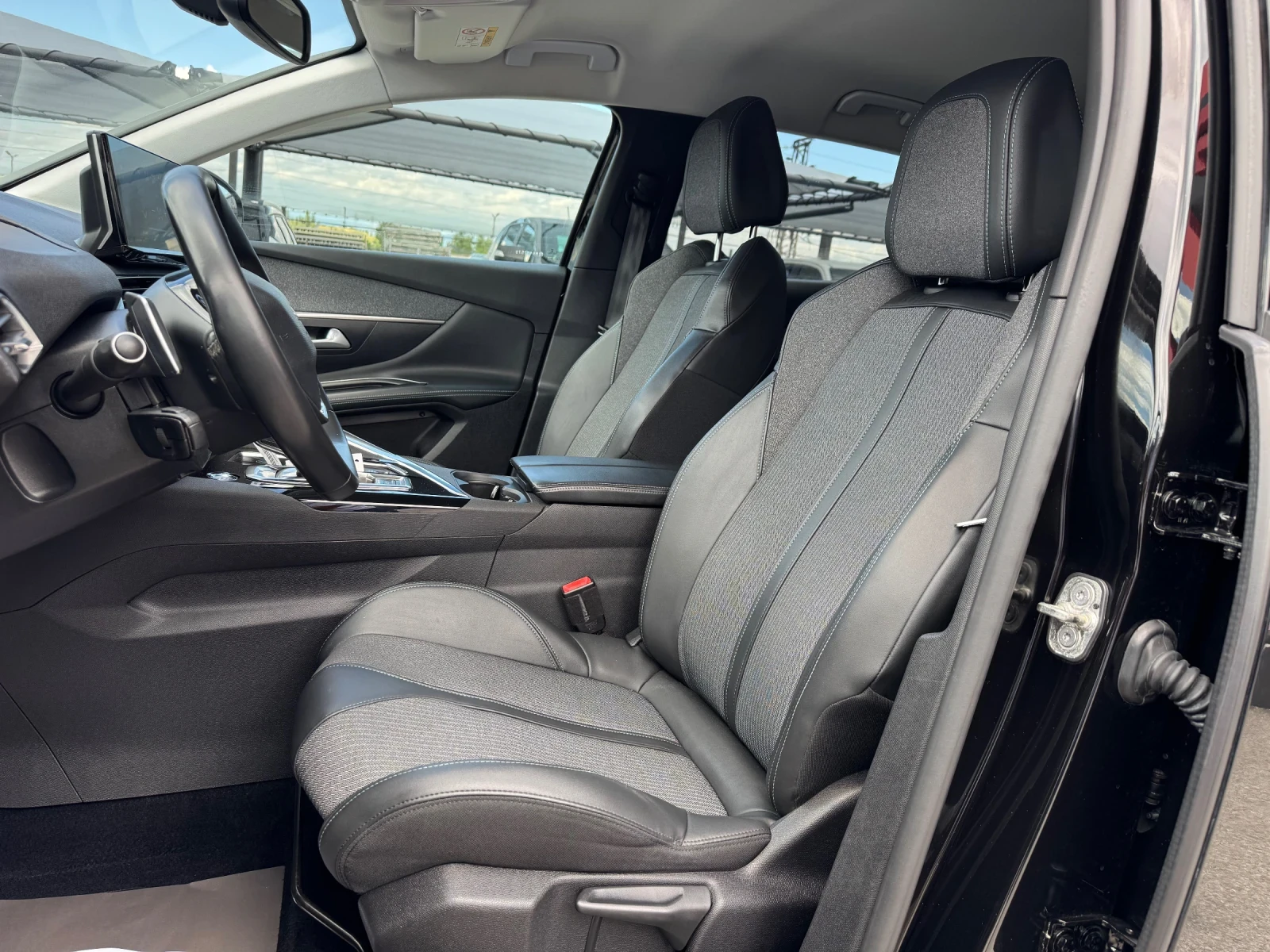 Peugeot 3008 1.5D-ALLURE-FACELIFT-KEYLESS-BLIND SPOT-CAMERA-TOP, снимка 9 - Автомобили и джипове - 54914690