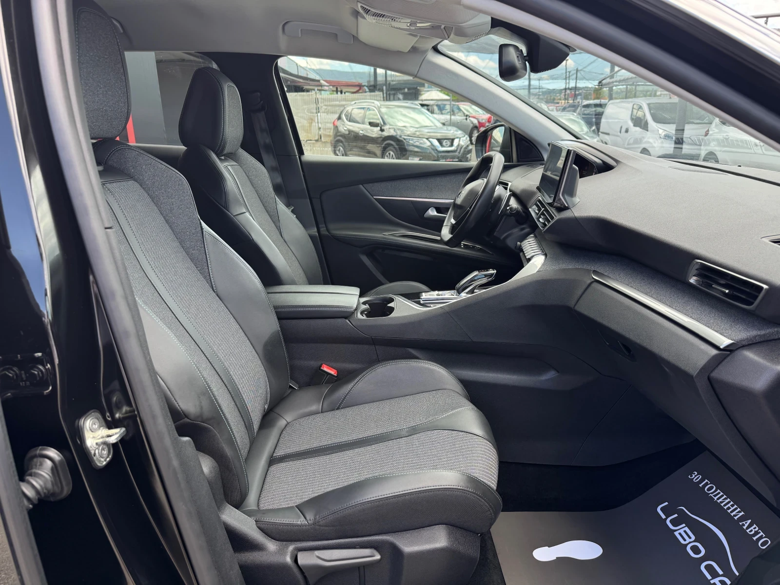 Peugeot 3008 1.5D-ALLURE-FACELIFT-KEYLESS-BLIND SPOT-CAMERA-TOP, снимка 15 - Автомобили и джипове - 54914690