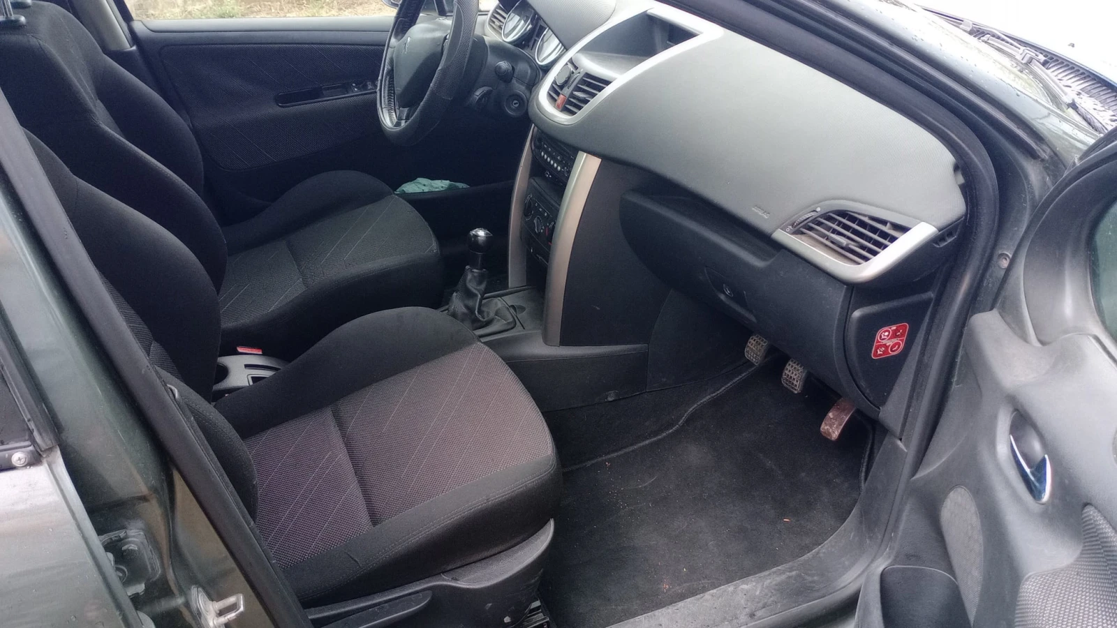 Peugeot 207 1, 4 HDi, снимка 3 - Автомобили и джипове - 55657356