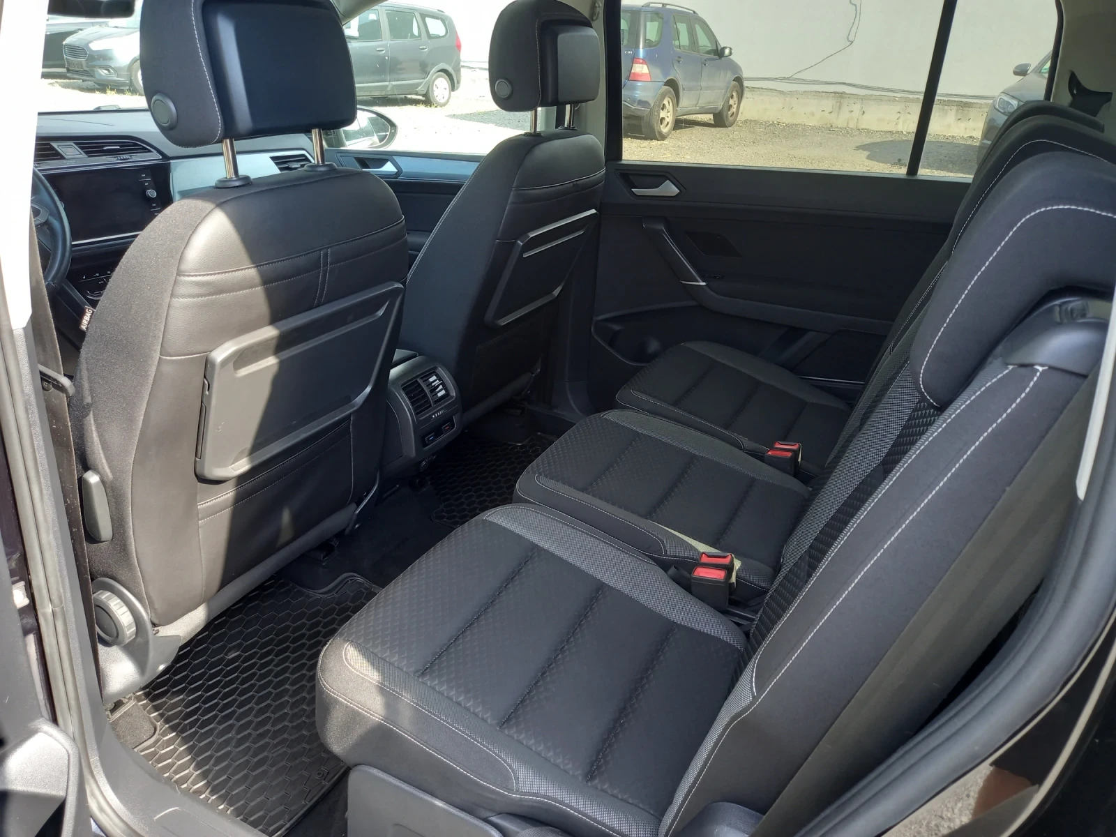 VW Touran ACTIV 6+ 1места 2.0 TDI, снимка 12 - Автомобили и джипове - 55976208