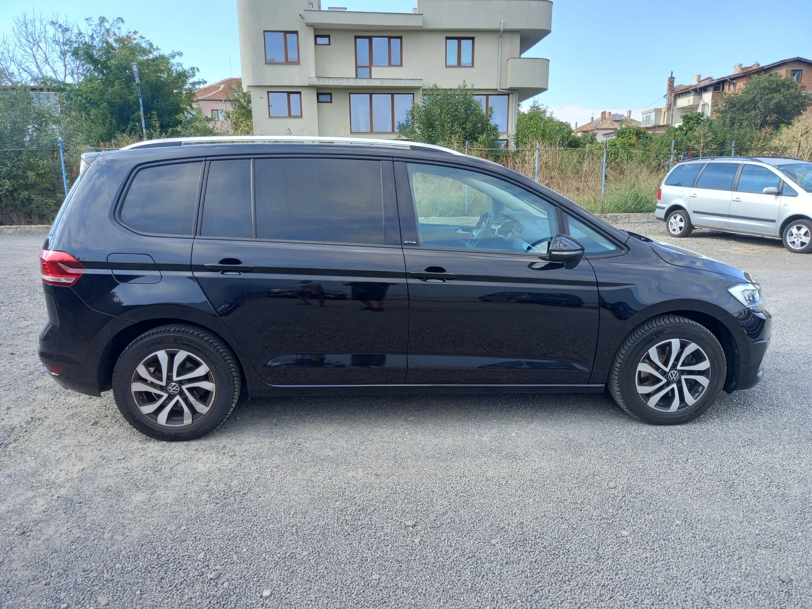 VW Touran ACTIV 6+ 1места 2.0 TDI, снимка 3 - Автомобили и джипове - 55976208