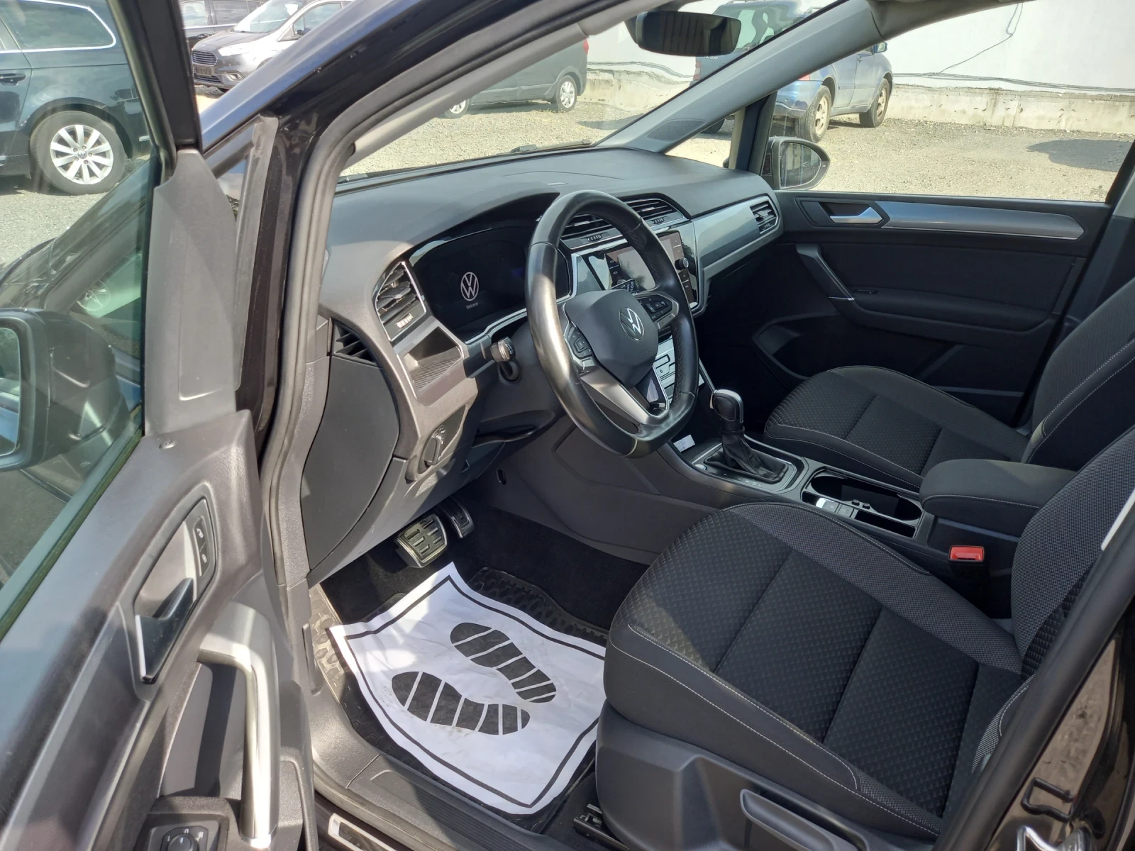 VW Touran ACTIV 6+ 1места 2.0 TDI, снимка 13 - Автомобили и джипове - 55976208