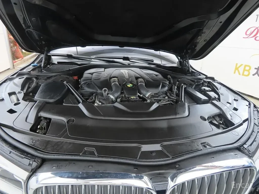 BMW 750 LI* XDRIVE* BOWER* WILKINS* ОБДУХВАНЕ* ДИСТРОНИК* , снимка 17 - Автомобили и джипове - 56129230