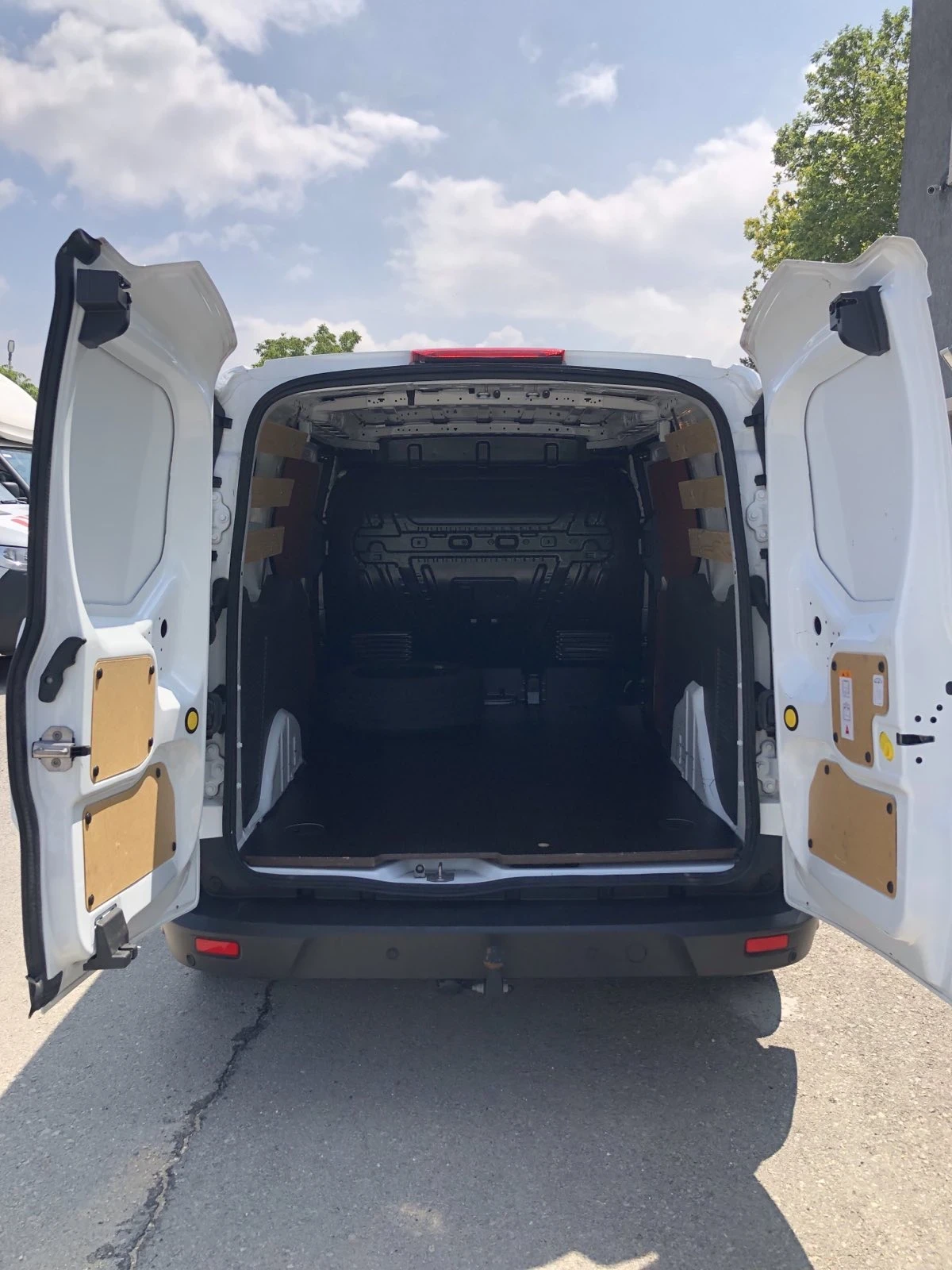 Ford Connect 2023г., снимка 7 - Автомобили и джипове - 56362616