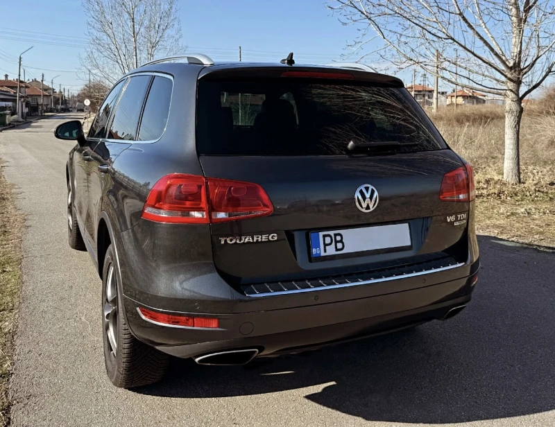 VW Touareg 3.0 TDI -245кс Топ състояние!, снимка 2 - Автомобили и джипове - 49211842