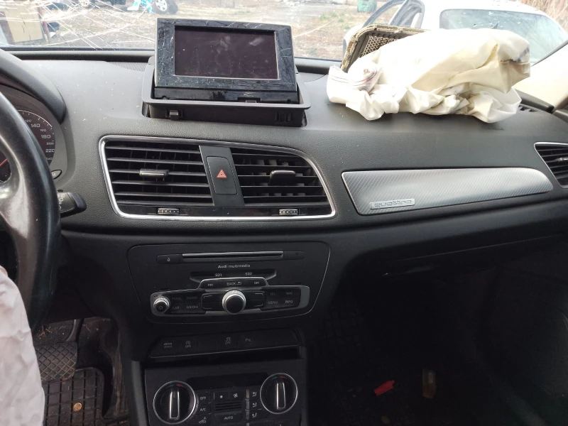 Audi Q3 2.0tdi, снимка 3 - Автомобили и джипове - 49901912