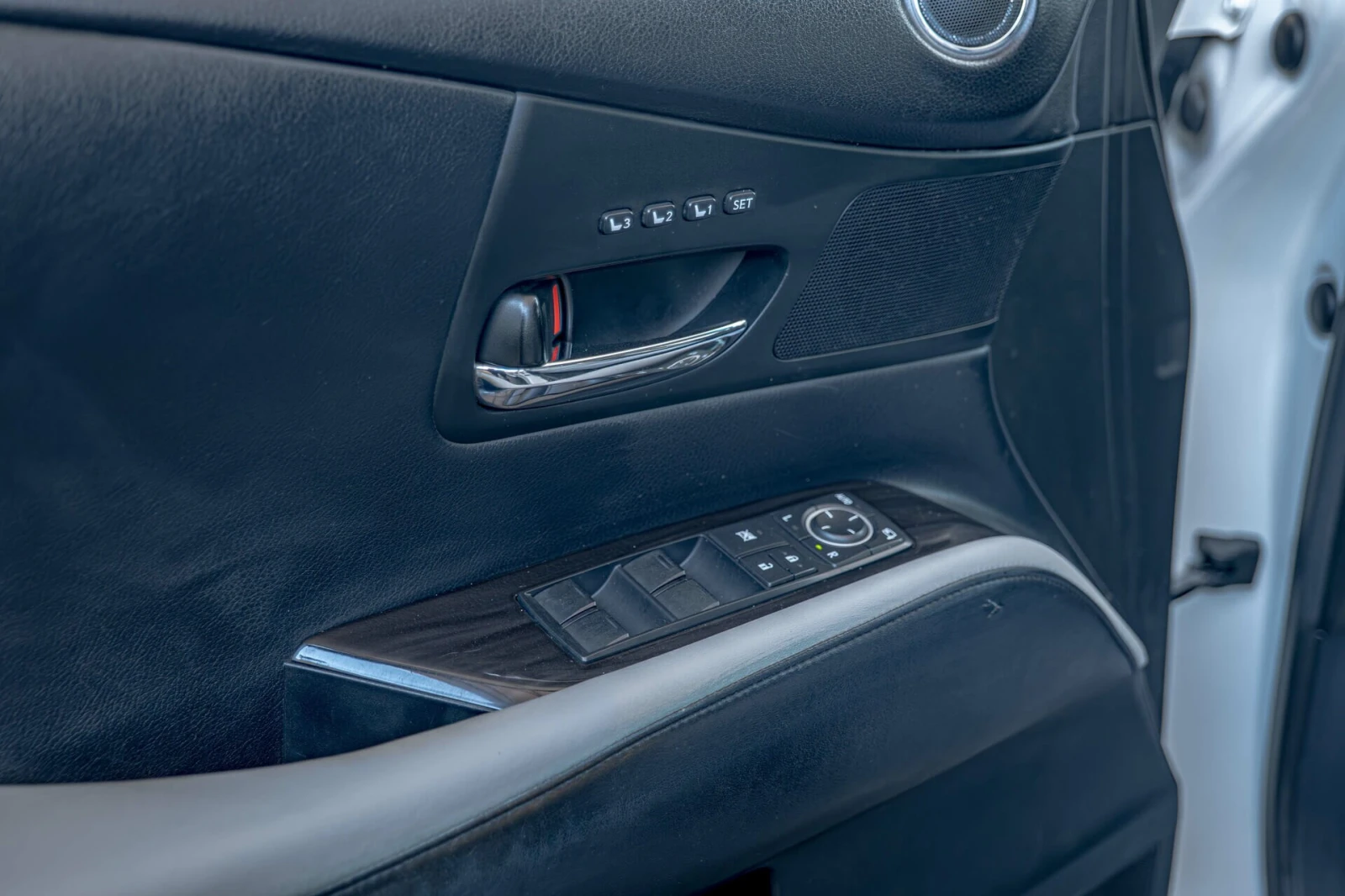 Lexus RX 450h Hybrid/Камера/Подгрев/Xenon/4x4, снимка 10 - Автомобили и джипове - 54141412