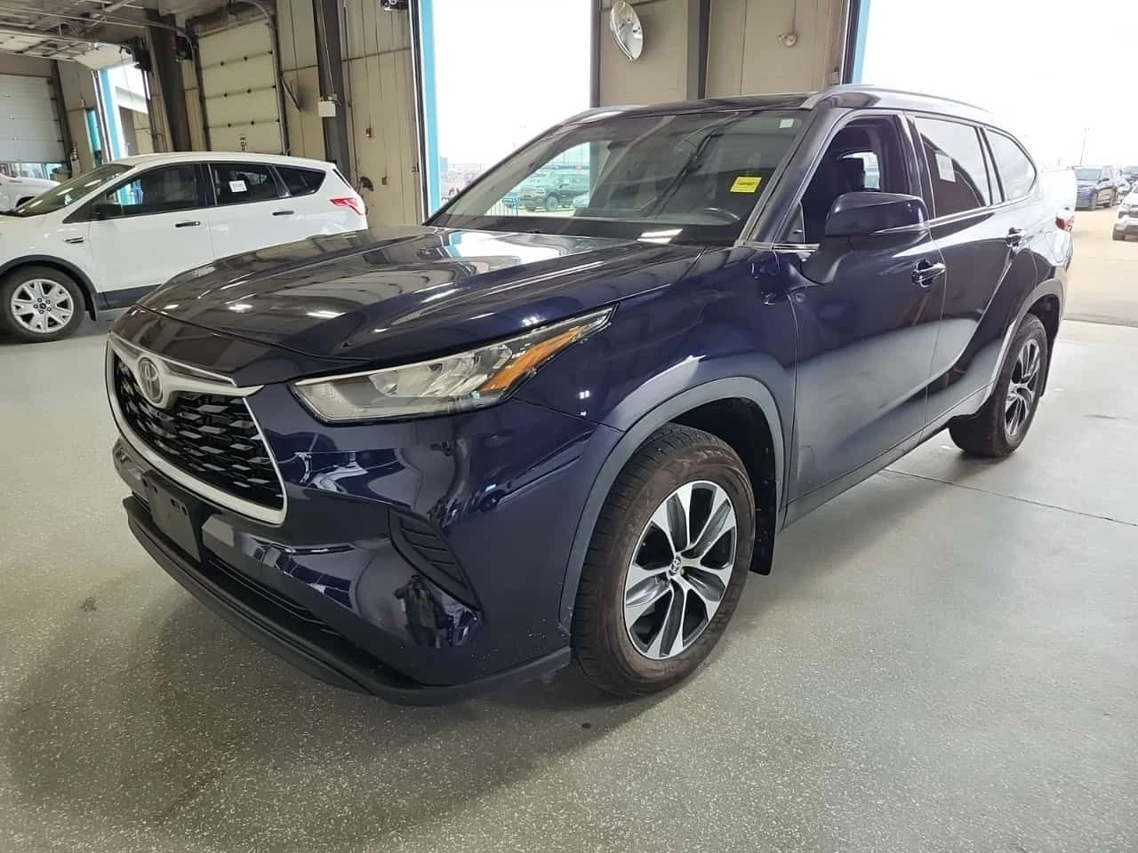 Toyota Highlander XLЕ| PANO| ПОДГРЕВИ| LANE ASSIST| 7 MEСТЕН