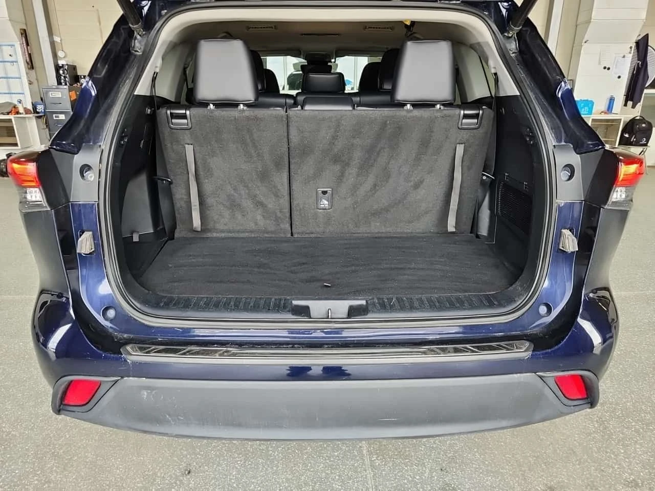 Toyota Highlander XLЕ| PANO| ПОДГРЕВИ| LANE ASSIST| 7 MEСТЕН, снимка 13 - Автомобили и джипове - 55233892