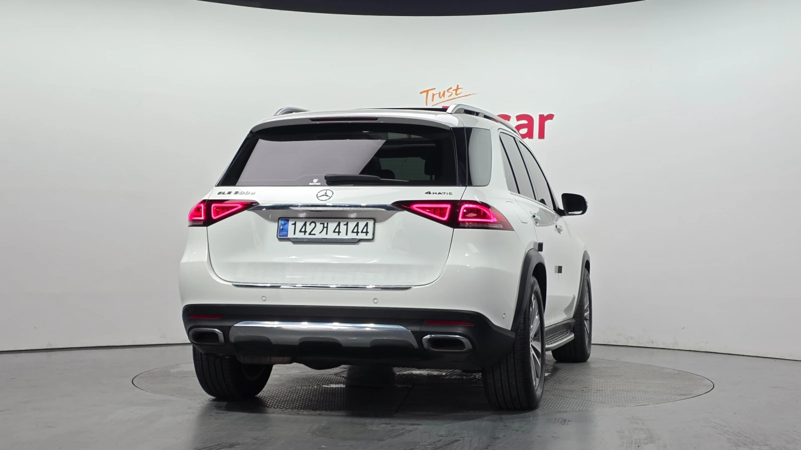 Mercedes-Benz GLE GLE300d 4MATIC | HUD | Distronic | Memory, снимка 4 - Автомобили и джипове - 55340849