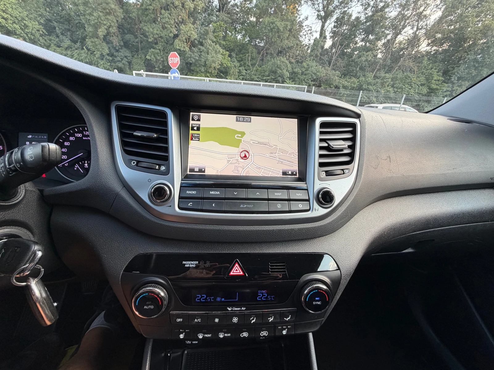 Hyundai Tucson 2.0CRDI* 6SPEED* NAVI* 064755KM* EVRO6, снимка 14 - Автомобили и джипове - 55438961