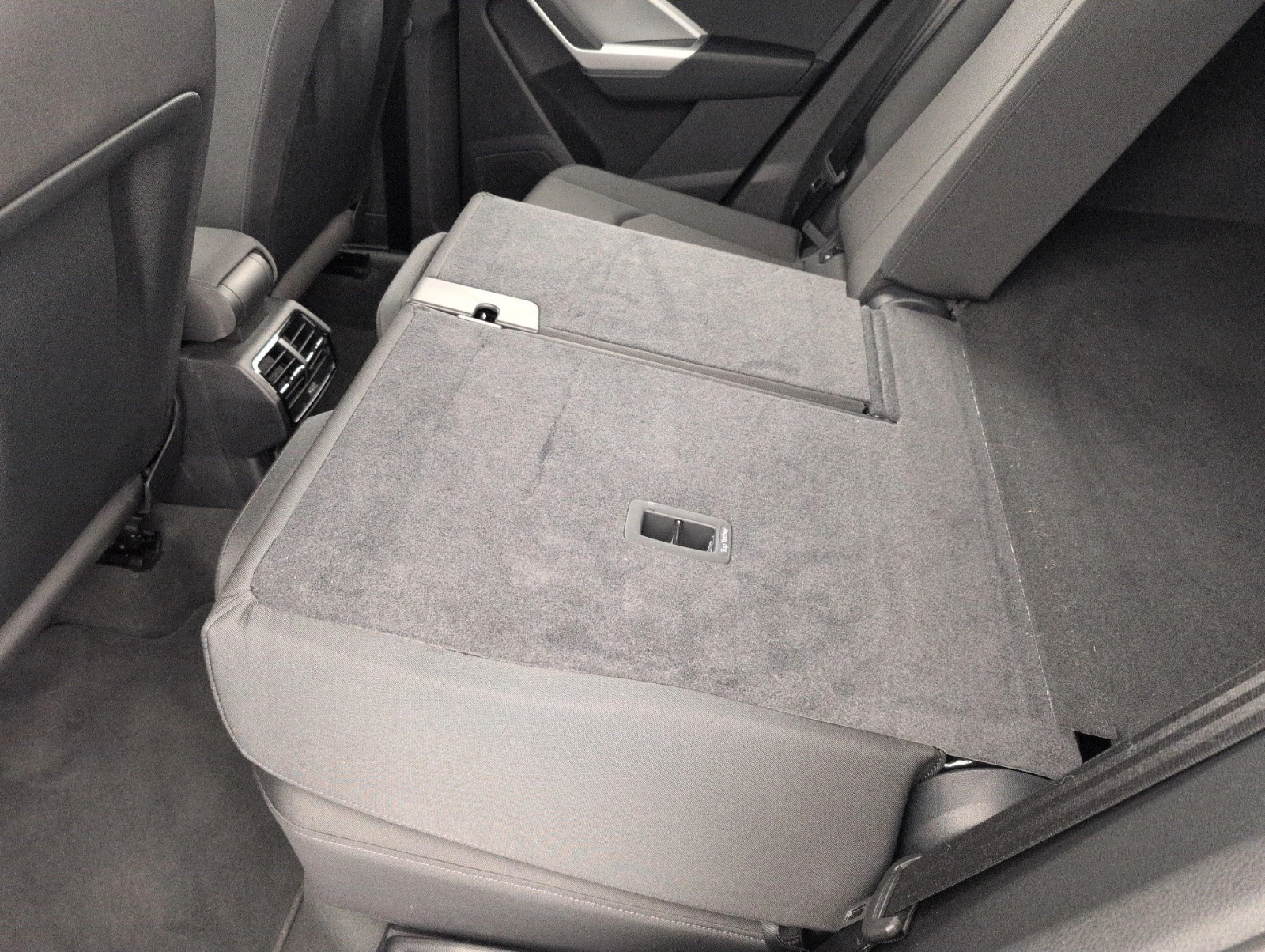 Audi Q3 35 TDI Business Автоматик Навигация, снимка 15 - Автомобили и джипове - 56068156