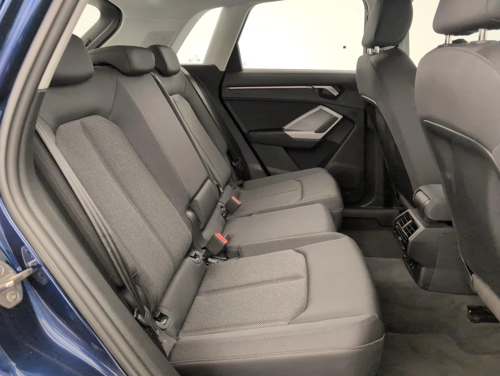 Audi Q3 35 TDI Business Автоматик Навигация, снимка 14 - Автомобили и джипове - 56068156