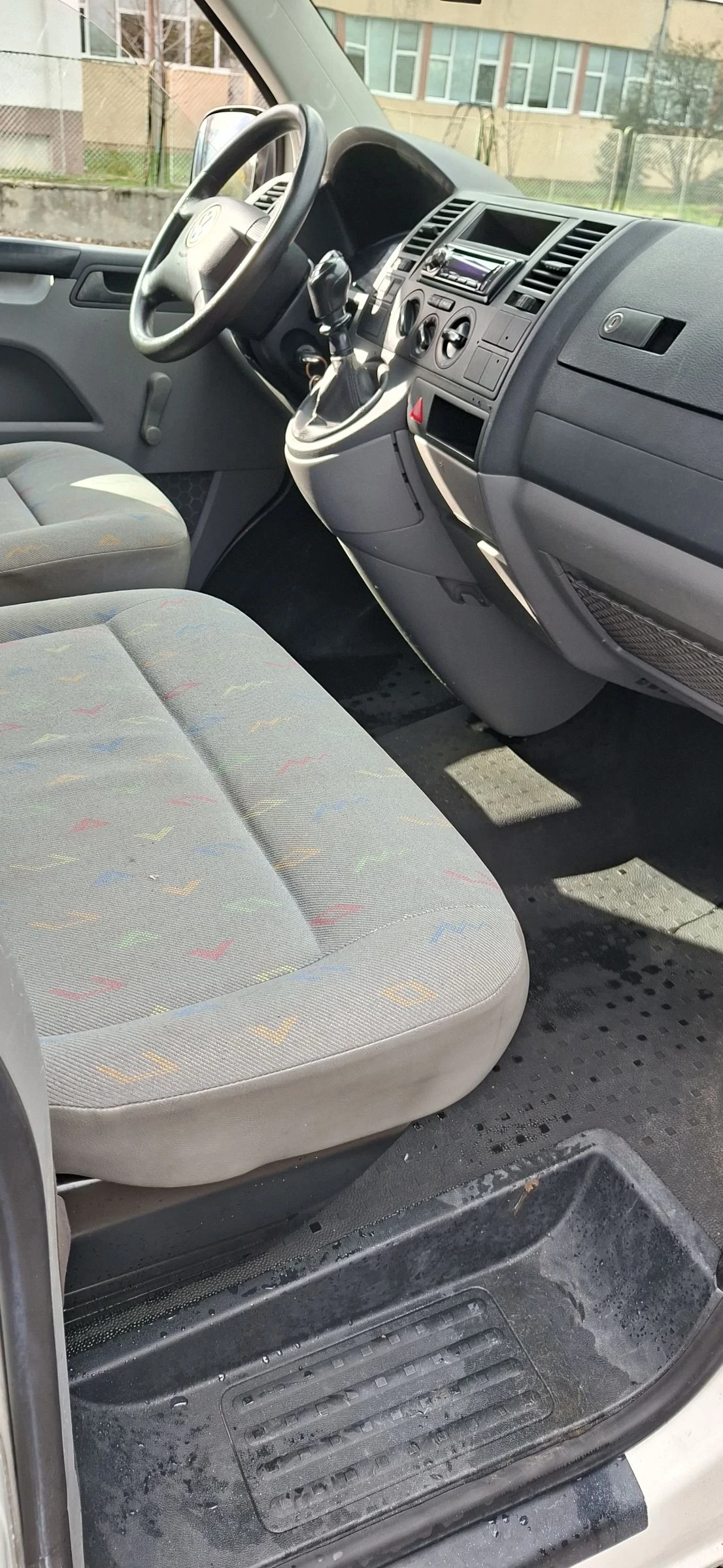 VW T5 2.5 TDI 131к.с отличен мотор и скорости , снимка 11 - Бусове и автобуси - 54090921