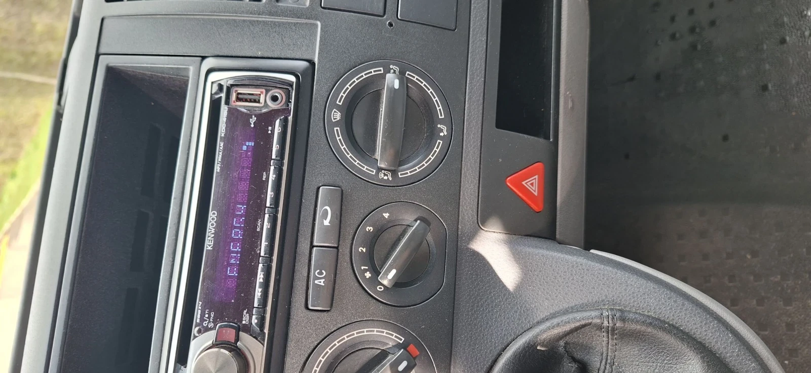 VW T5 2.5 TDI 131к.с отличен мотор и скорости , снимка 8 - Бусове и автобуси - 54090921