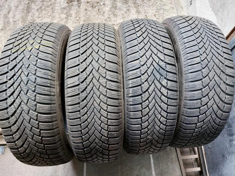 Гуми Зимни 225/65R17, снимка 1 - Гуми и джанти - 36675768