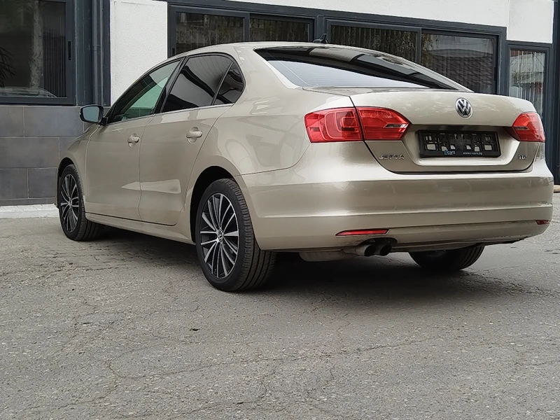 VW Jetta Highline , Keyless go, снимка 6 - Автомобили и джипове - 47938569