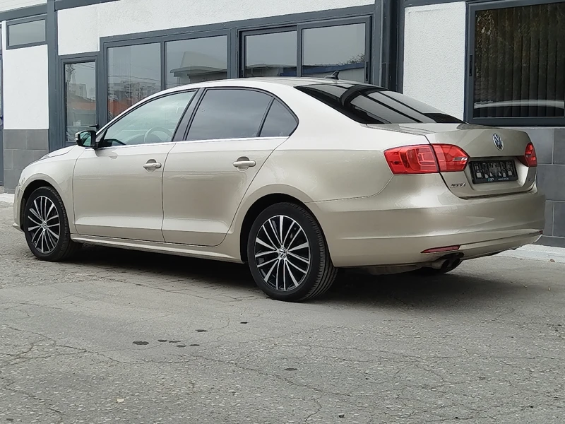 VW Jetta Highline , Keyless go, снимка 16 - Автомобили и джипове - 47938569