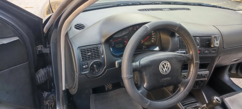 VW Golf Голф 4, 101к.с, 1, 6 , снимка 8 - Автомобили и джипове - 48152233