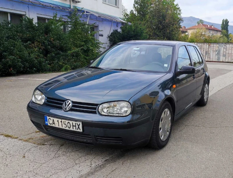 VW Golf Голф 4, 101к.с, 1, 6 , снимка 1 - Автомобили и джипове - 48152233