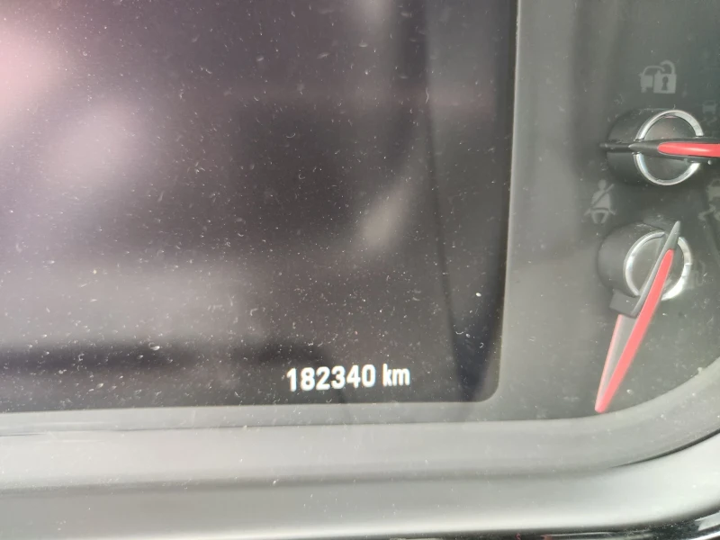 Opel Insignia 2.0 CDTI 140 K.S., снимка 17 - Автомобили и джипове - 49977247