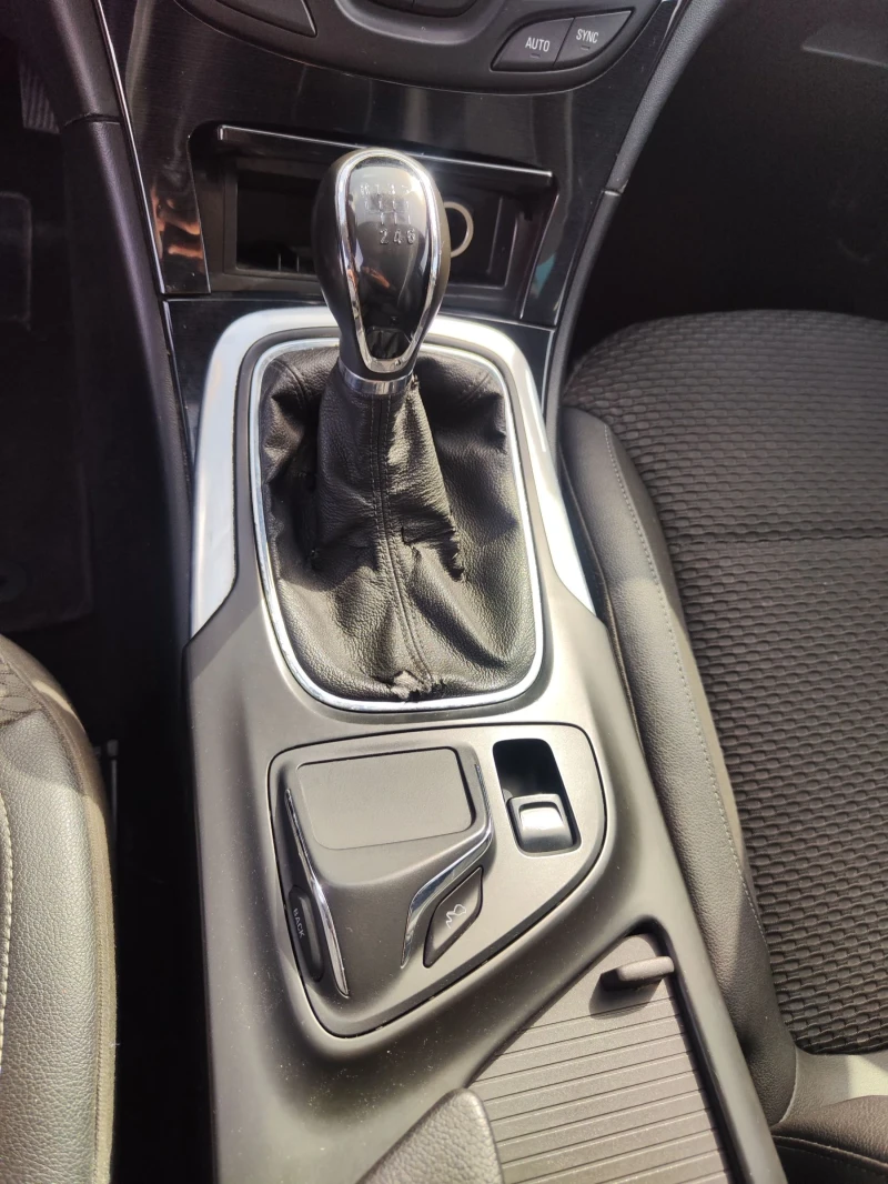 Opel Insignia 2.0 CDTI 140 K.S., снимка 13 - Автомобили и джипове - 49977247