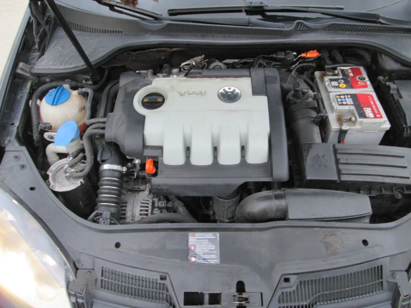 VW Golf 2.0TDI-GT Обслужена, снимка 17 - Автомобили и джипове - 52727140