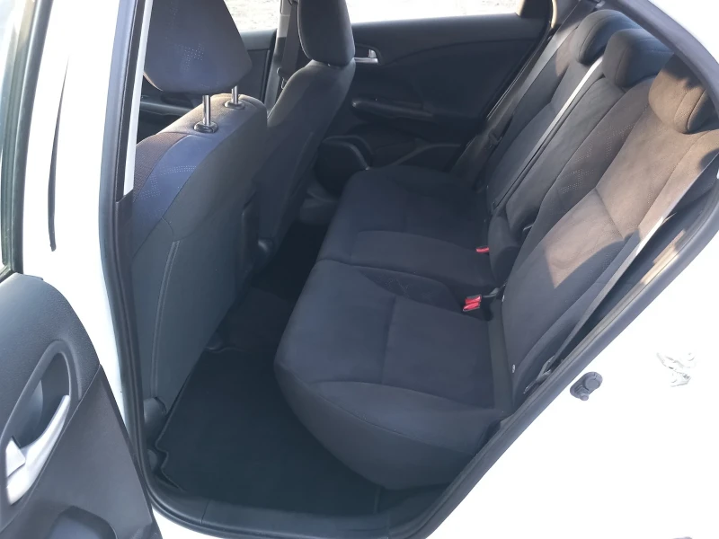 Honda Civic 1.8i CARBON, снимка 11 - Автомобили и джипове - 53213046