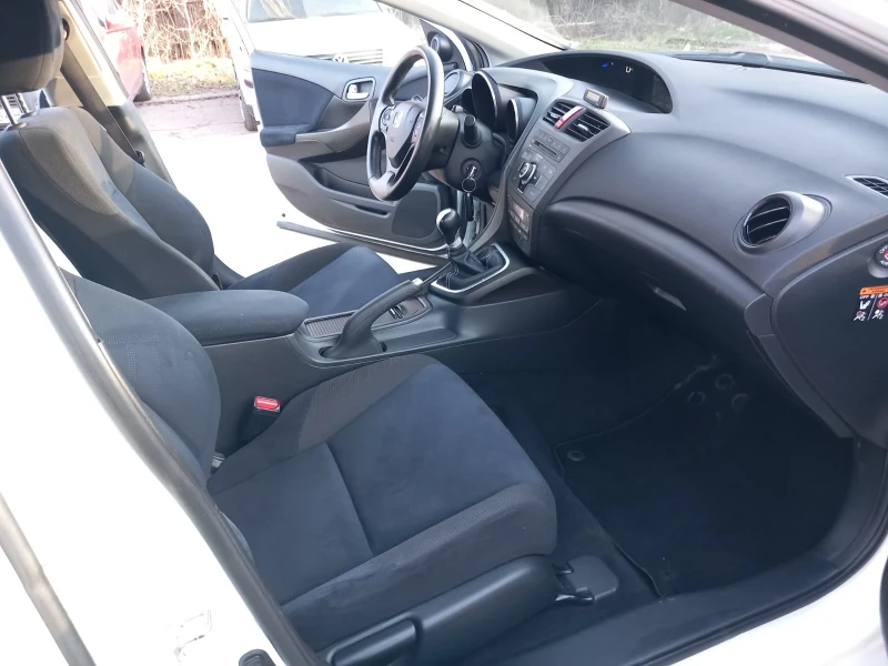 Honda Civic 1.8i CARBON, снимка 13 - Автомобили и джипове - 53213046