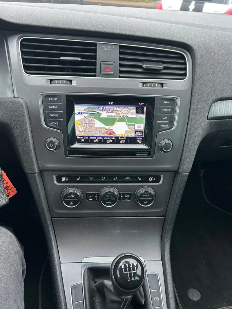 VW Golf 1.6 дизел, снимка 9 - Автомобили и джипове - 53238219