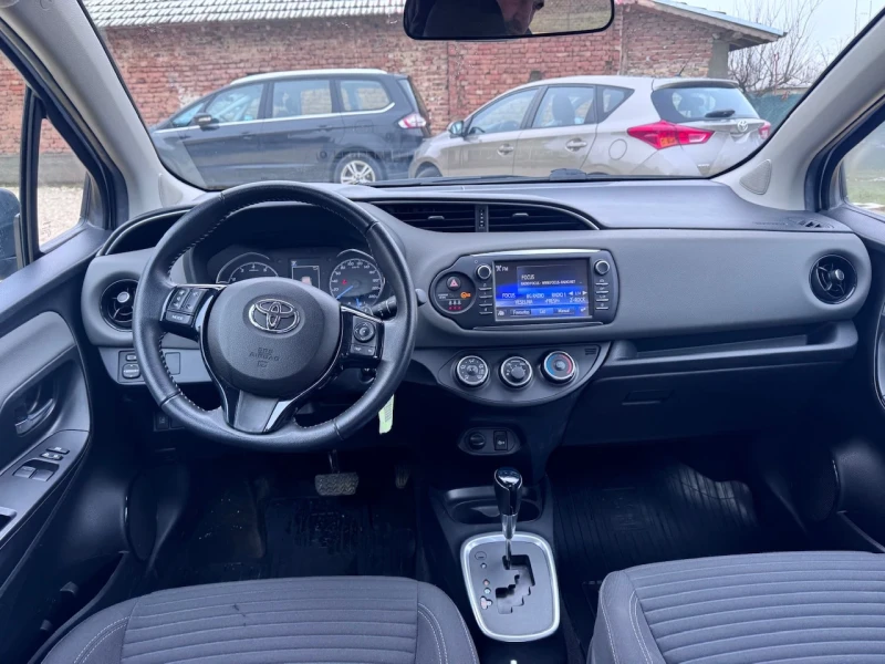 Toyota Yaris 1.5i Автоматик, снимка 11 - Автомобили и джипове - 53445368