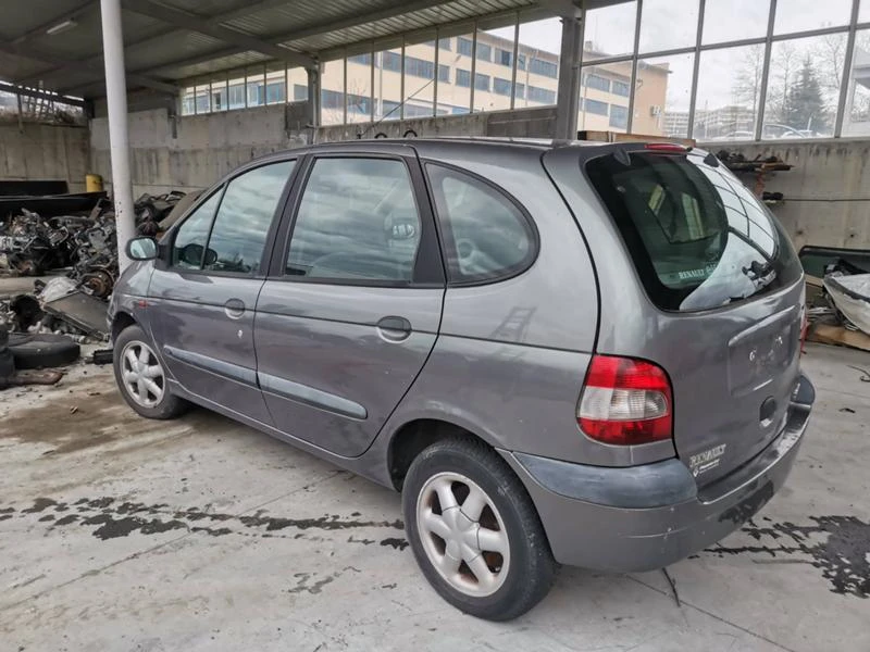 Renault Scenic 1.6 16v, снимка 4 - Автомобили и джипове - 47850505