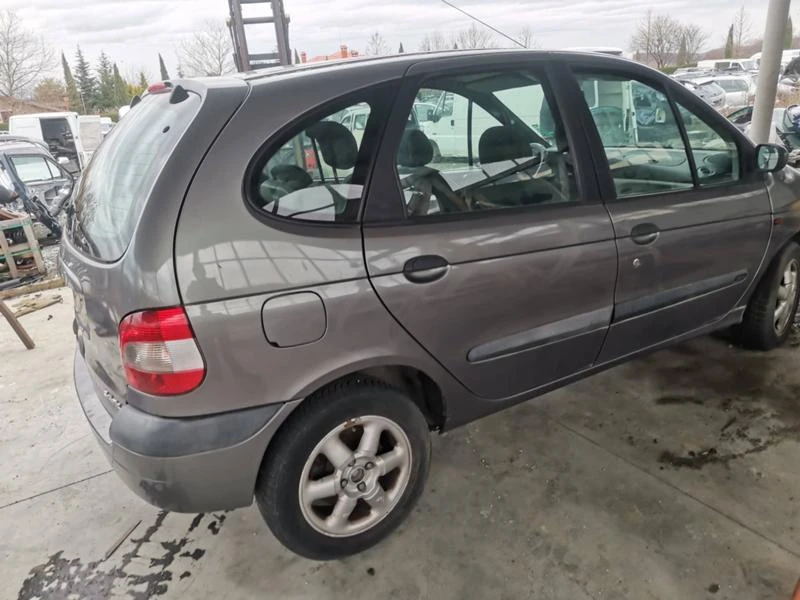 Renault Scenic 1.6 16v, снимка 5 - Автомобили и джипове - 47850505