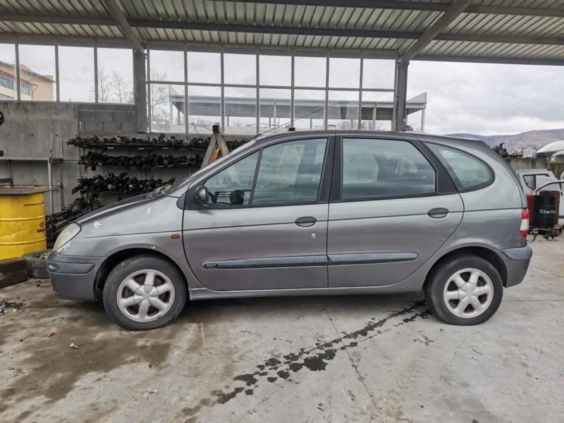 Renault Scenic 1.6 16v, снимка 3 - Автомобили и джипове - 47850505