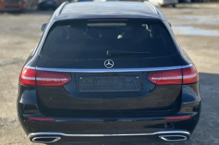 Mercedes-Benz E 220 * * ВСИЧКИ ЕКСТРИ* * HEAD-UP/BURMESTER/AIRMATIC/ПЕ, снимка 3 - Автомобили и джипове - 52528802