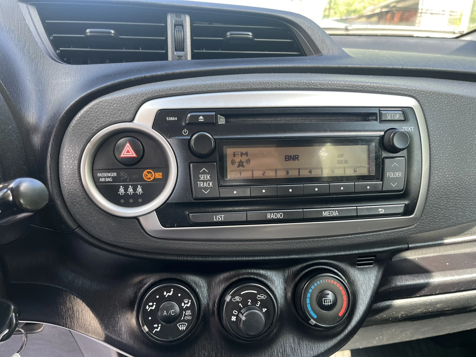 Toyota Yaris 1.3 VVTi-100 к.с. - изображение 10
