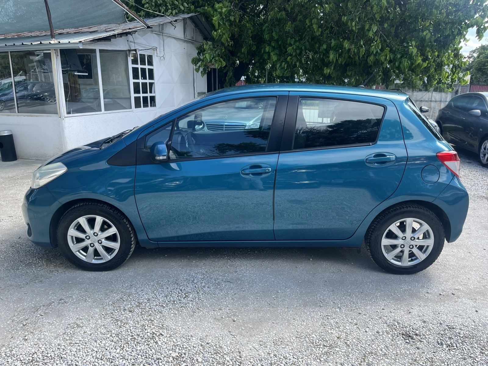 Toyota Yaris 1.3 VVTi-100 к.с. - изображение 3