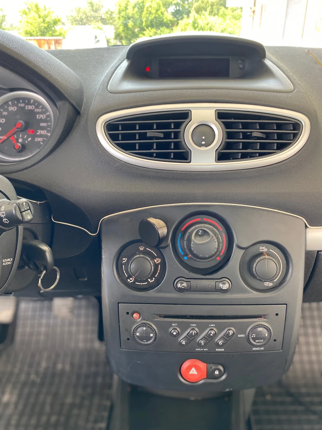 Renault Clio  - изображение 9
