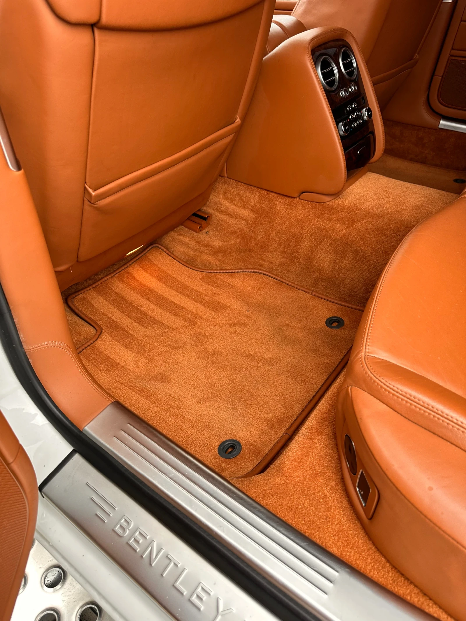 Bentley Flying Spur  - изображение 10