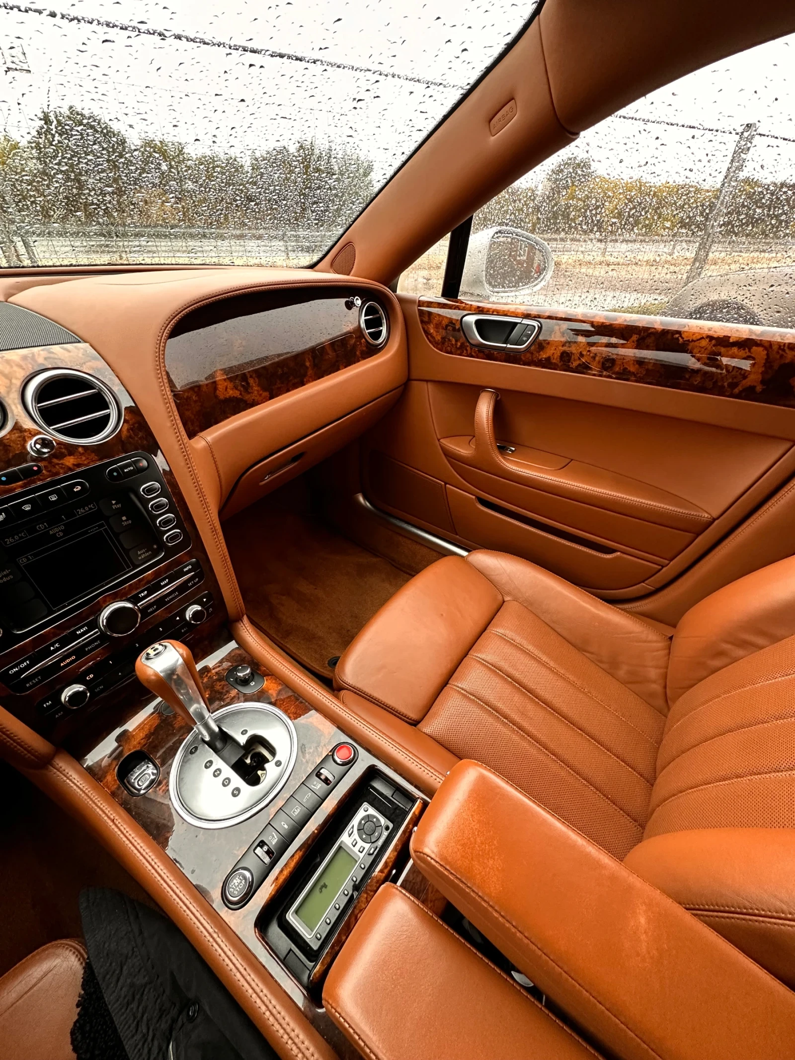 Bentley Flying Spur  - изображение 8